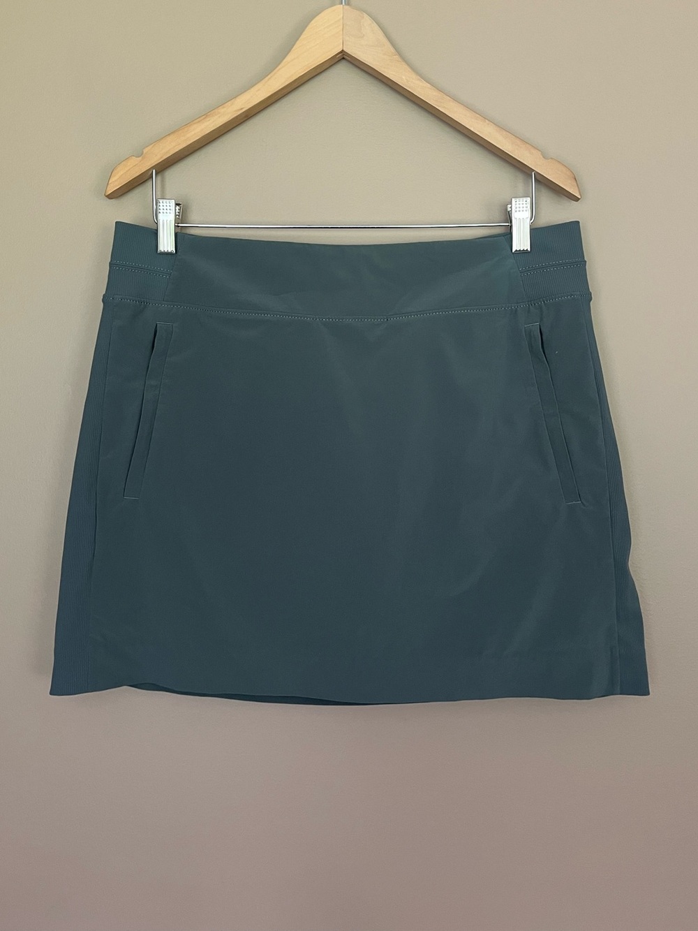 {Athleta} Brooklyn Skort in Olive Green - Womens 12
